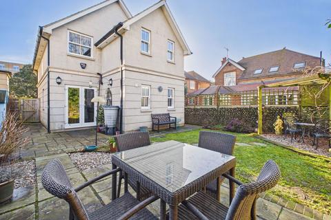 3 bedroom detached house for sale, Brighton Road, Worthing, BN11 2EL