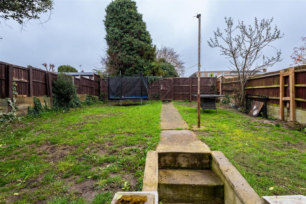 29 St Davids Crescent garden1.jpg