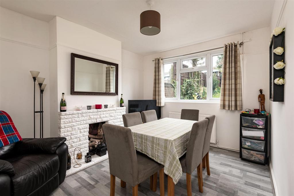 29 St Davids Crescent dining room.jpg
