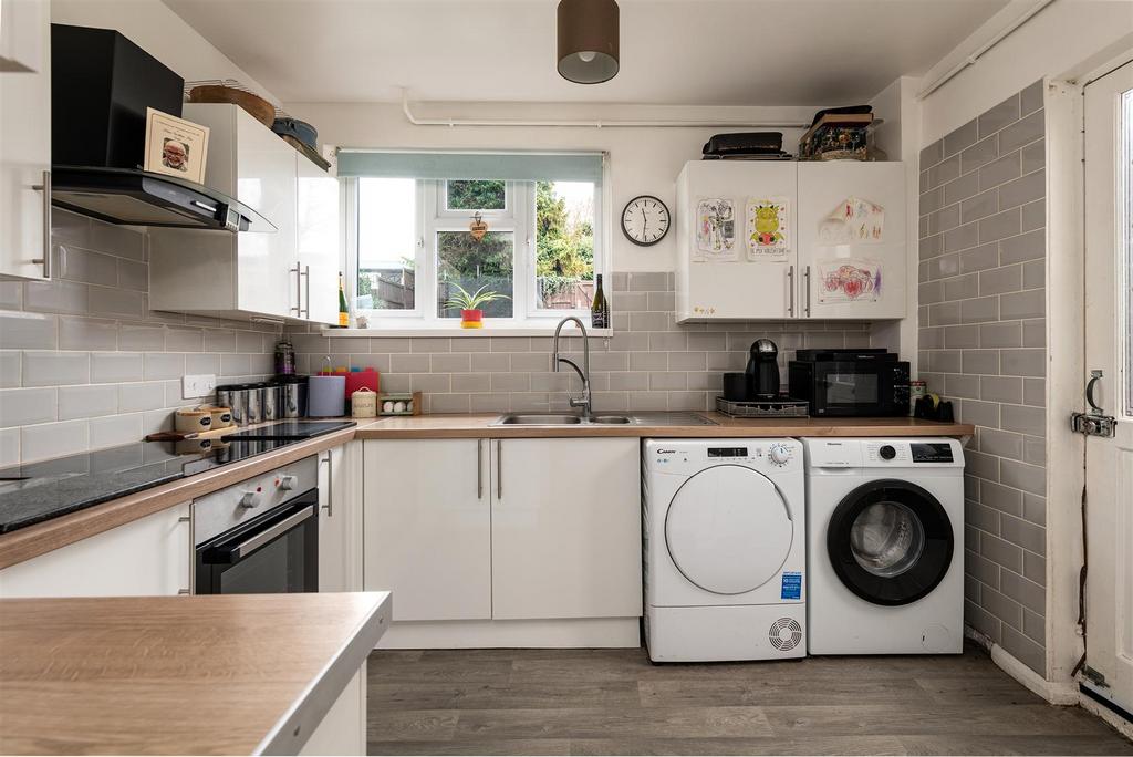 29 St Davids Crescent kitchen2.jpg