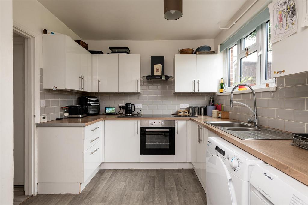 29 St Davids Crescent kitchen1.jpg