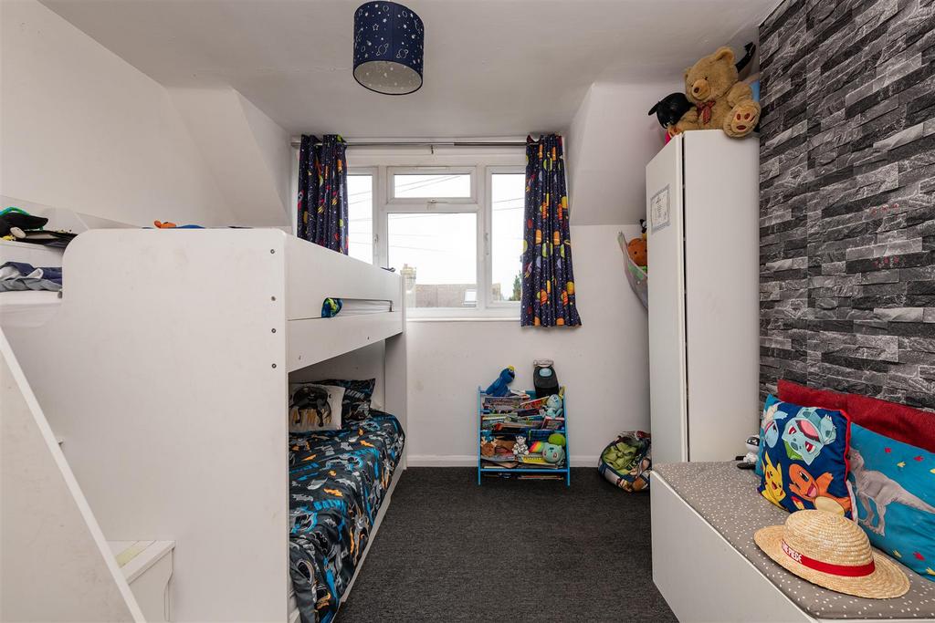 29 St Davids Crescent bedroom2.jpg