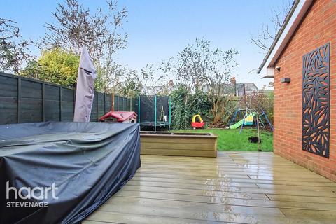 undefined, Pike End, Stevenage