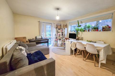 1 bedroom flat to rent, Woodburn Close, London, NW4