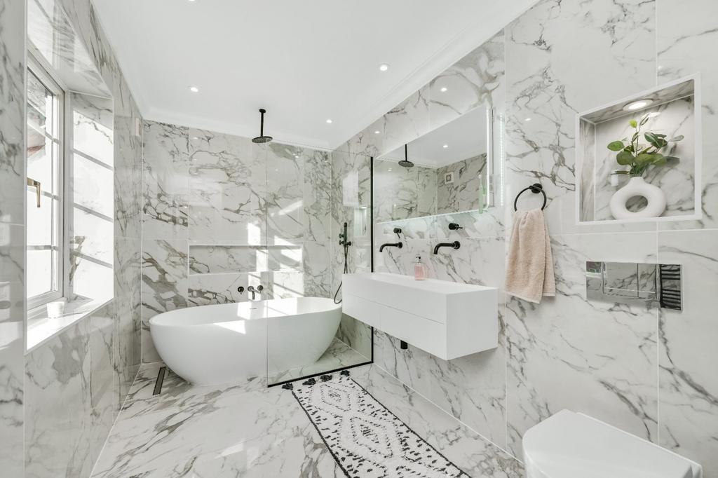 En Suite Bathroom