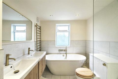 4 bedroom terraced house to rent, Wandsworth Road, SW8
