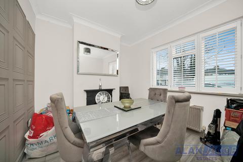 3 bedroom terraced house for sale, Burnham Road, Romford RM7