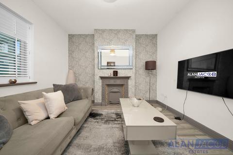 3 bedroom end of terrace house for sale, Burnham Road, Romford RM7