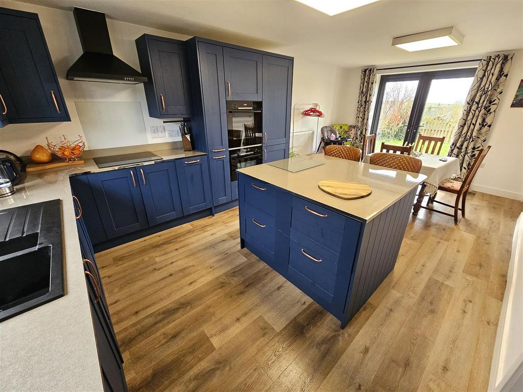 Kitchen Dining.jpg