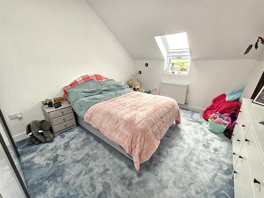 Bedroom 1.jpg