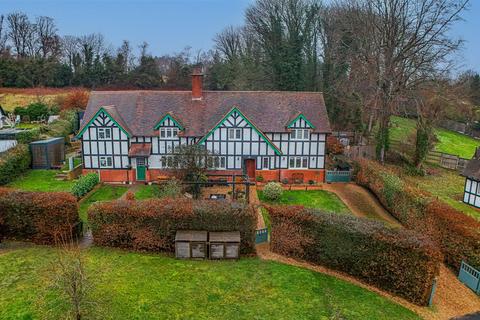 5 bedroom semi-detached house for sale, Rucklers Lane, Kings Langley, WD4