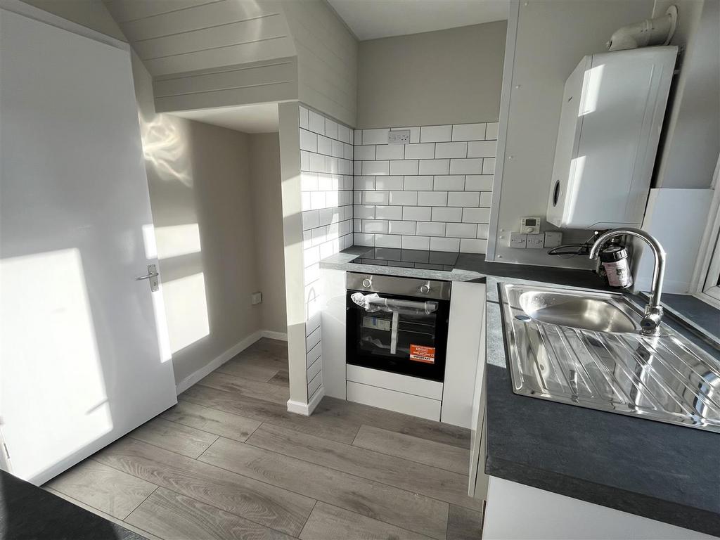 Kitchen 1.jpg