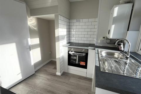 3 bedroom flat for sale, Mid Kent Shopping Centre, Allington ME16
