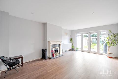 4 bedroom terraced house for sale, Willow Street, Romford
