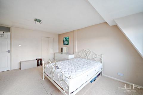 4 bedroom terraced house for sale, Willow Street, Romford
