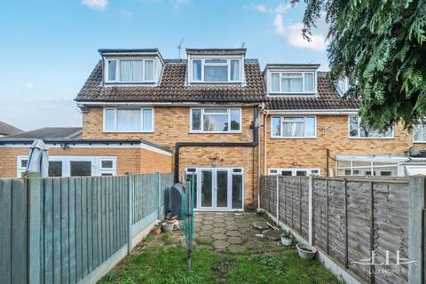4 bedroom terraced house for sale, Willow Street, Romford