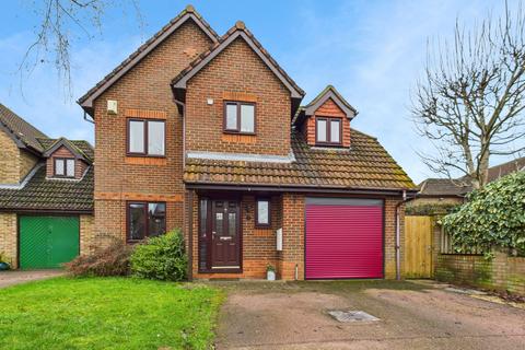 4 bedroom detached house for sale, Woodland Drive, Bramley, RG26