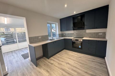 3 bedroom house to rent, Primrose Bank, Bingley