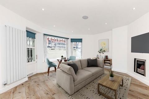2 bedroom flat to rent, Holland Park Gardens, London W14
