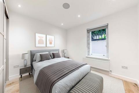2 bedroom flat to rent, Holland Park Gardens, London W14