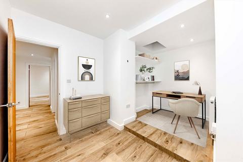2 bedroom flat to rent, Holland Park Gardens, London W14