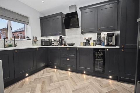 4 bedroom detached house for sale, Park Hill Way, Wakefield, West Yorkshire