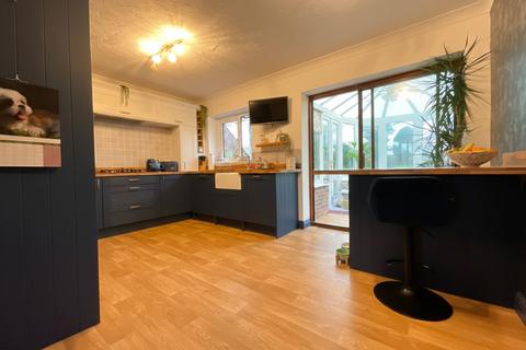 3 bedroom detached bungalow for sale, Meadow Dene, East Ayton, YO13