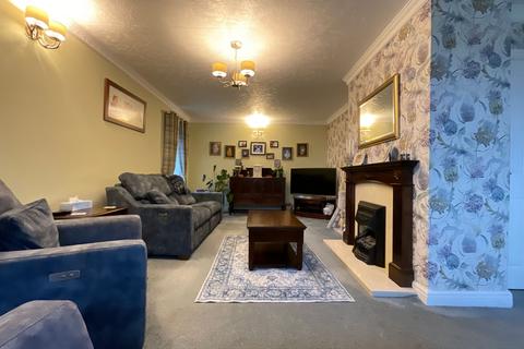 3 bedroom detached bungalow for sale, Meadow Dene, East Ayton, YO13