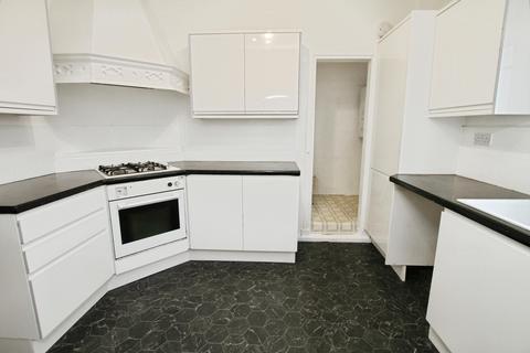 3 bedroom flat to rent, Almond Street, Grangemouth, FK3