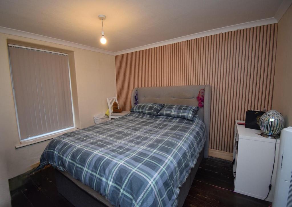 Bedroom 1.JPG