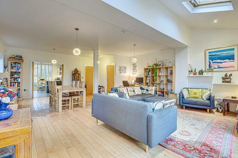 5 bedroom semi-detached house for sale, Eastwood Road, Leigh-on-sea, SS9
