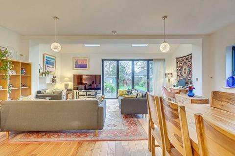 5 bedroom semi-detached house for sale, Eastwood Road, Leigh-on-sea, SS9