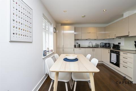 2 bedroom apartment for sale, Roding Court, Lower Park Road, Loughton