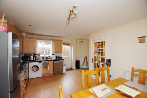 undefined, Dowland Close, Swindon SN25