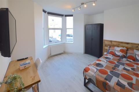 3 bedroom flat to rent, £155pppw Wolseley Gardens, Jesmond Vale, NE2
