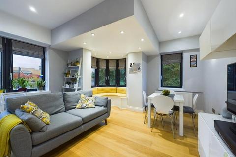 2 bedroom flat for sale, Market Place, Bexleyheath, Kent, DA6