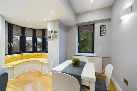 2 bedroom flat for sale, Market Place, Bexleyheath, Kent, DA6