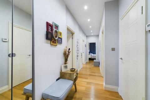 2 bedroom flat for sale, Market Place, Bexleyheath, Kent, DA6