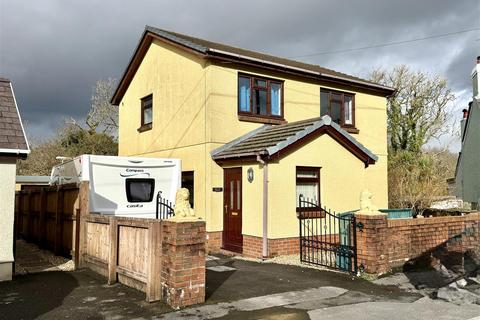 3 bedroom detached house for sale, Hendre Road, Capel Hendre, Ammanford