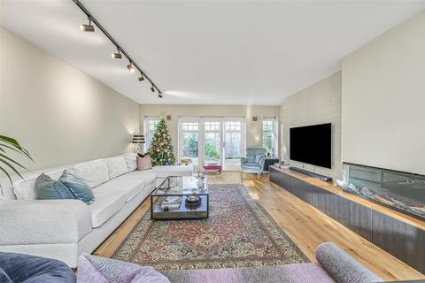 undefined, Upper Richmond Road, Putney, SW15