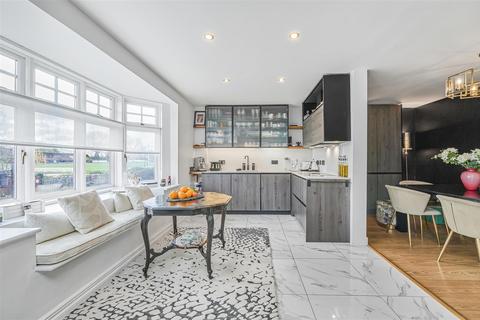 undefined, Upper Richmond Road, Putney, SW15