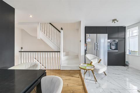 undefined, Upper Richmond Road, Putney, SW15