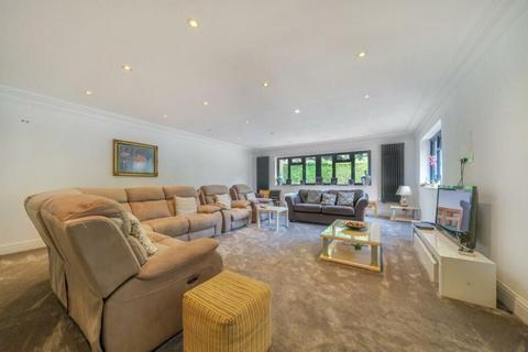 undefined, London Road, Bagshot GU19