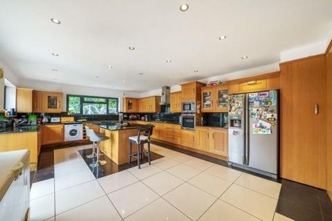 undefined, London Road, Bagshot GU19