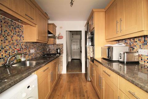 2 bedroom terraced house to rent, Pound Street, Carshalton