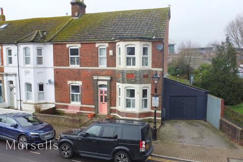 4 bedroom end of terrace house for sale, Market Close, Poole BH15