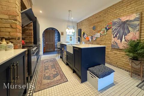 4 bedroom end of terrace house for sale, Market Close, Poole BH15