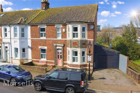 4 bedroom end of terrace house for sale, Market Close, Poole BH15