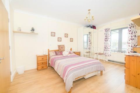 2 bedroom apartment for sale, Dove Close, Capel St Mary. IP9 2AW