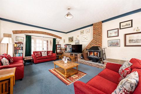 4 bedroom cottage for sale, London Road, Wellingborough, Northampton, Northamptonshire, NN8